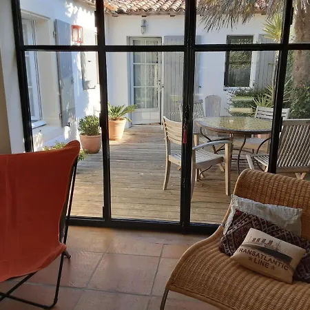 Les Jardins De Clerjotte Bed and Breakfast *